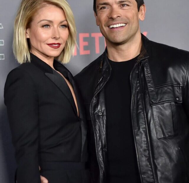 Kelly Ripa blamed husband Mark Consuelos for not helping a quiz game winner (1)